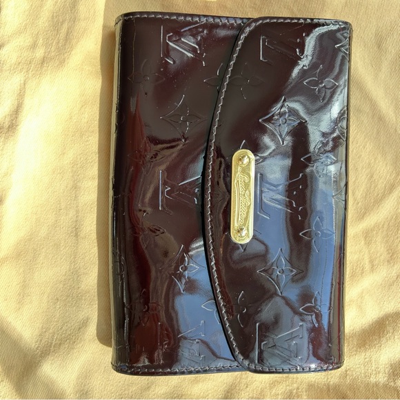 Louis Vuitton Amarante Monogram Vernis Bel Air Pochette Bag - Picture 13 of 15